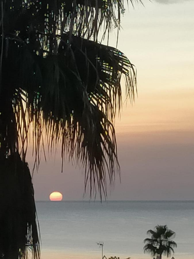Appartement Met Zeezicht En Vlakbij Het Strand Manilva Eksteriør billede