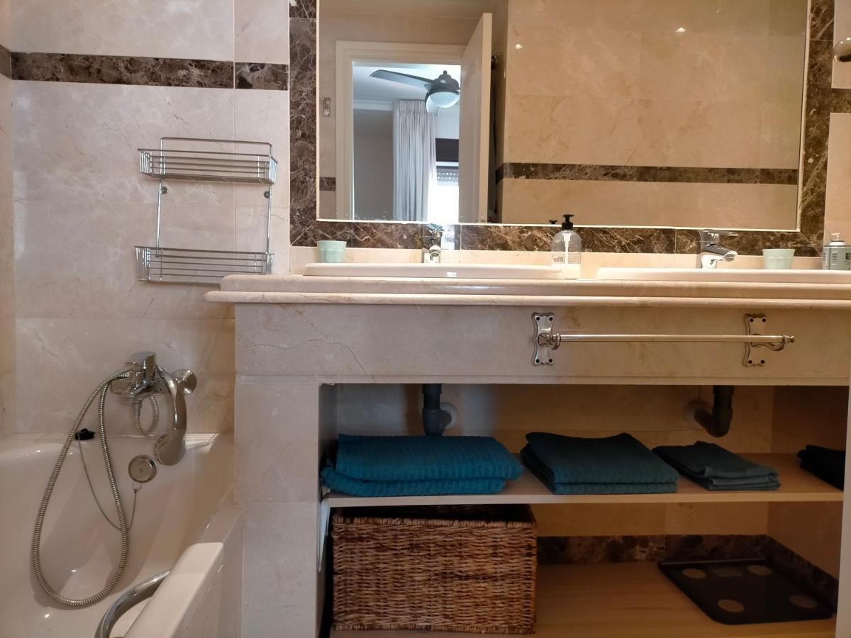 Appartement Met Zeezicht En Vlakbij Het Strand Manilva Eksteriør billede
